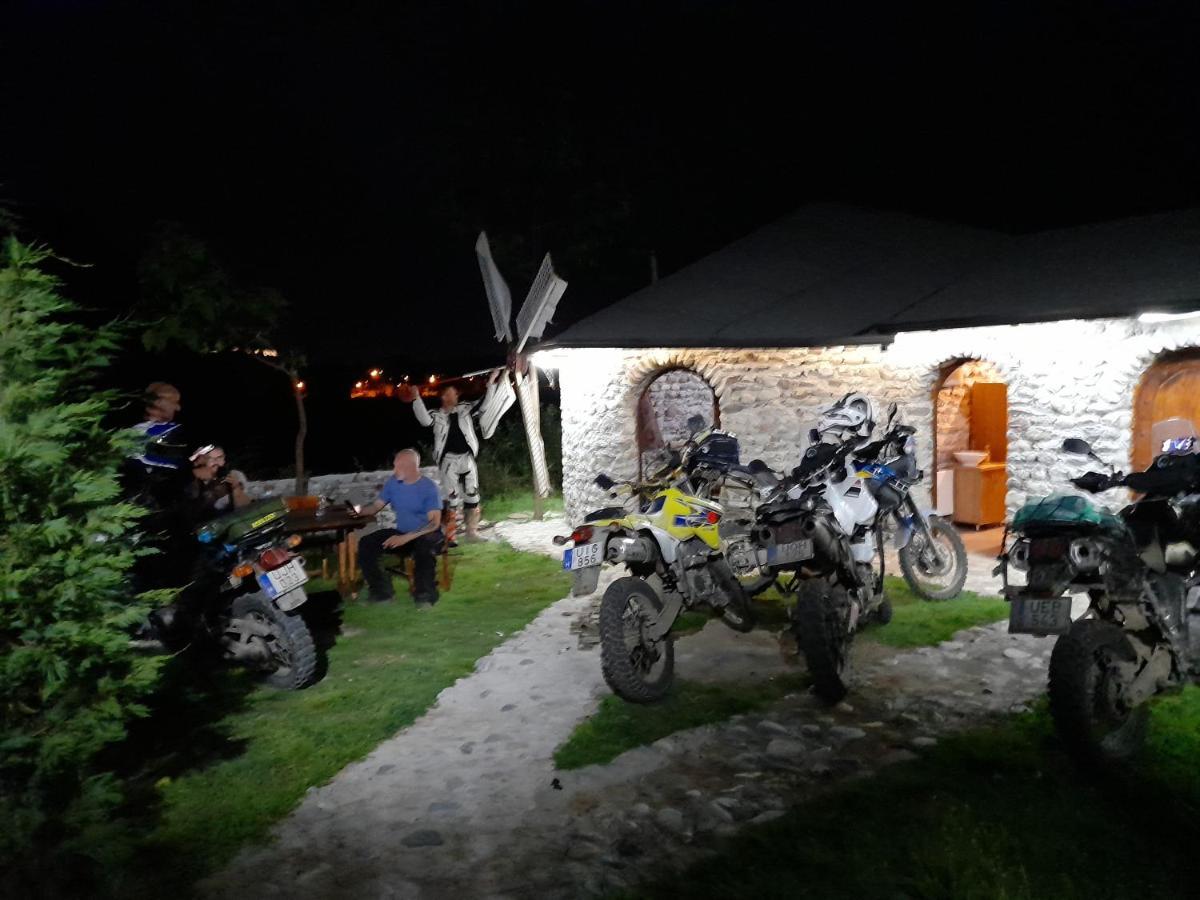 Windmill Shkodra Gesthouse Camping & Grill المظهر الخارجي الصورة