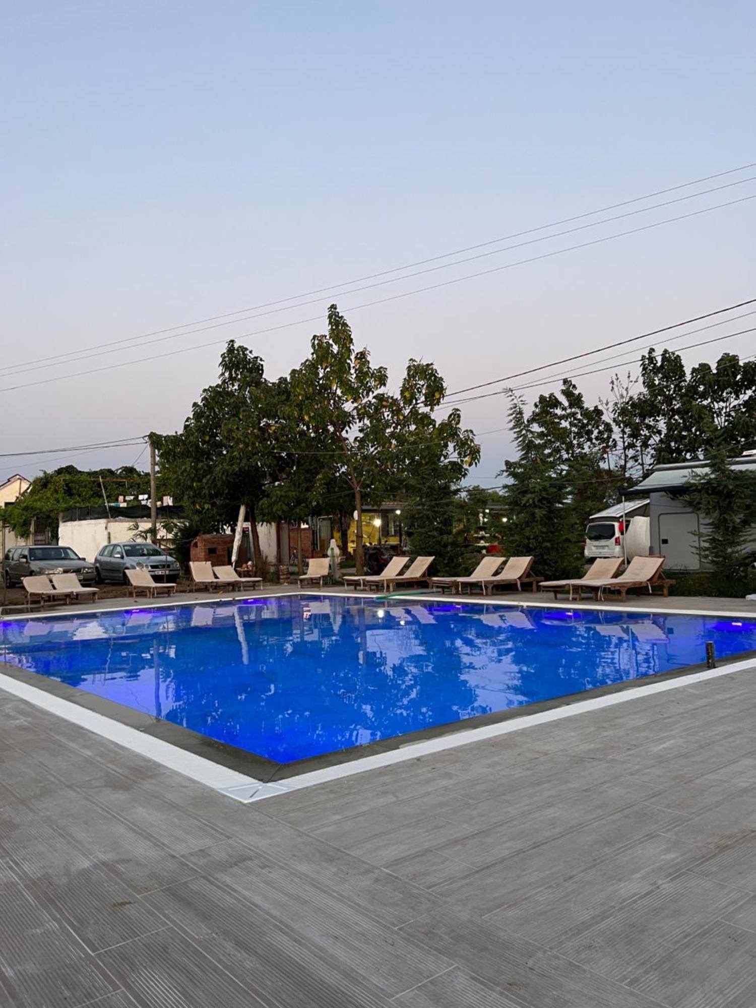 Windmill Shkodra Gesthouse Camping & Grill المظهر الخارجي الصورة